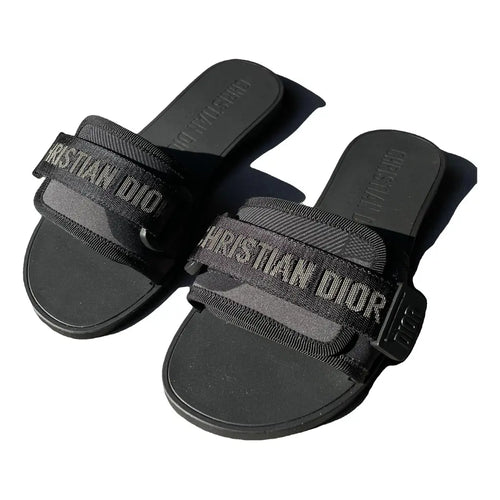 BLACK STRAP SANDALS